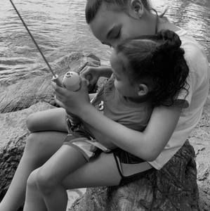 Meet your Posher, Demia